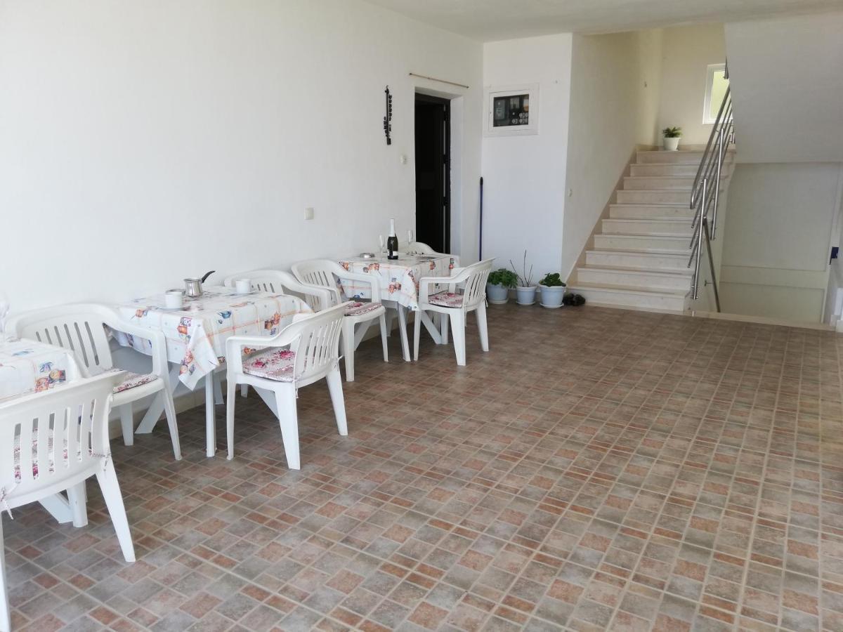 Apartments Aniko Saric Tučepi Exterior foto